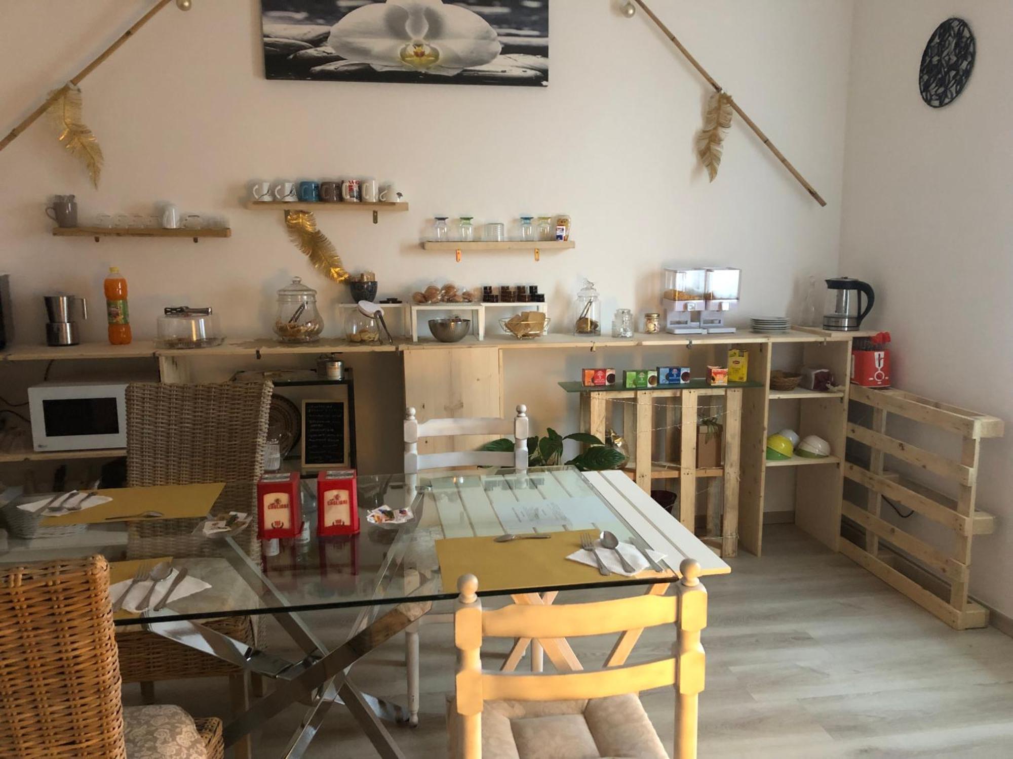 R&B Midora Modena Panzió Kültér fotó