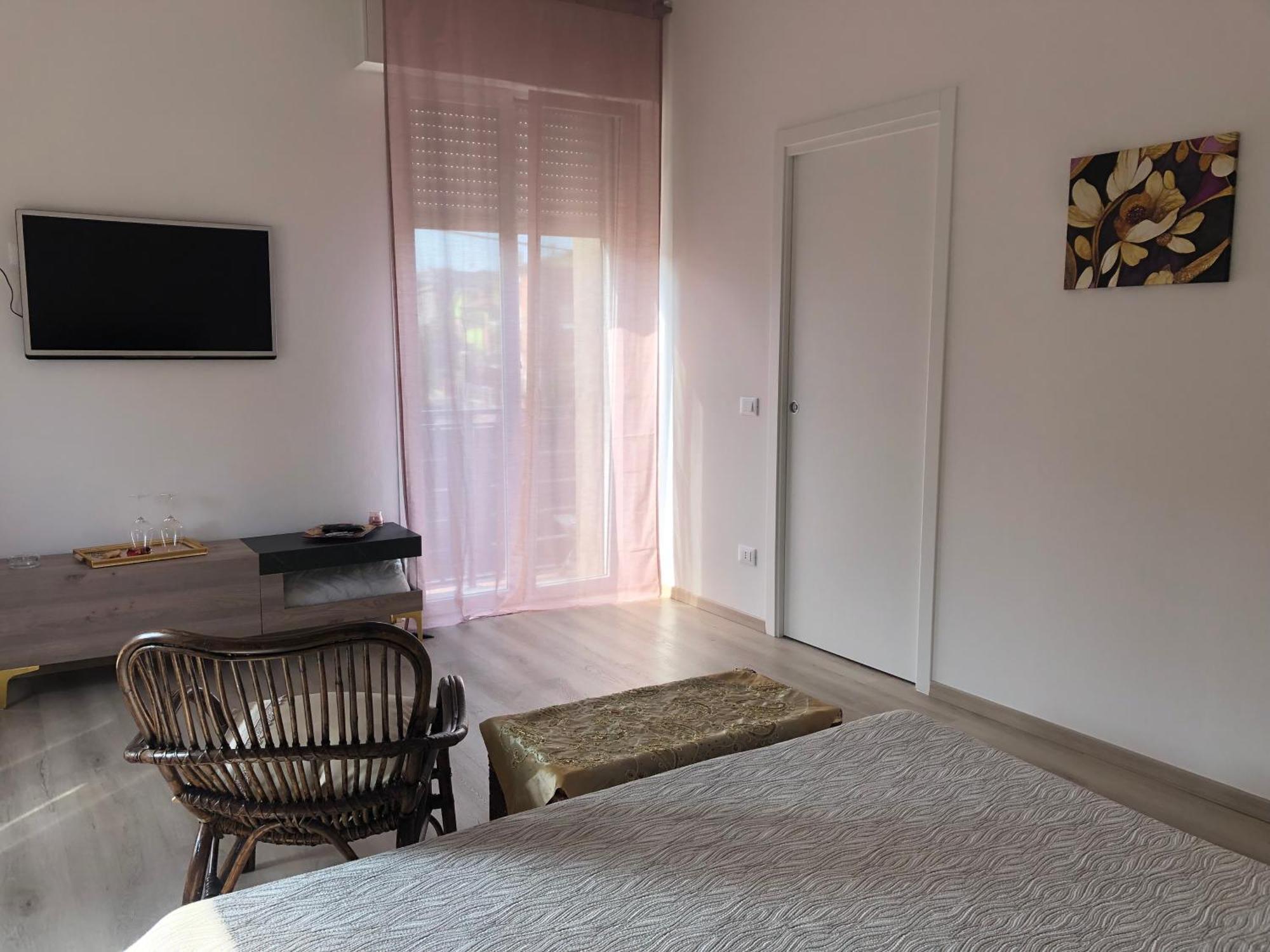 R&B Midora Modena Panzió Kültér fotó