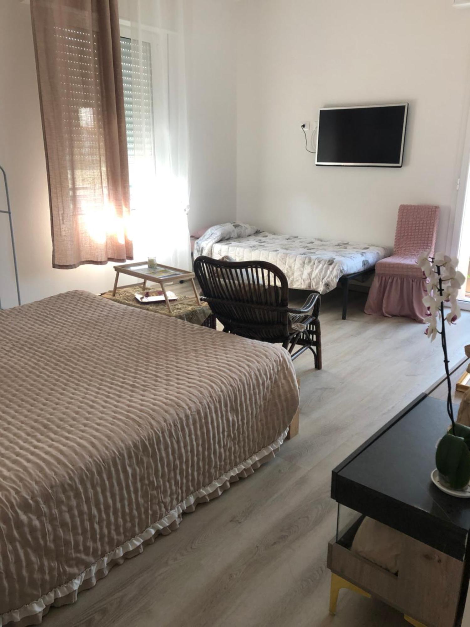 R&B Midora Modena Panzió Kültér fotó