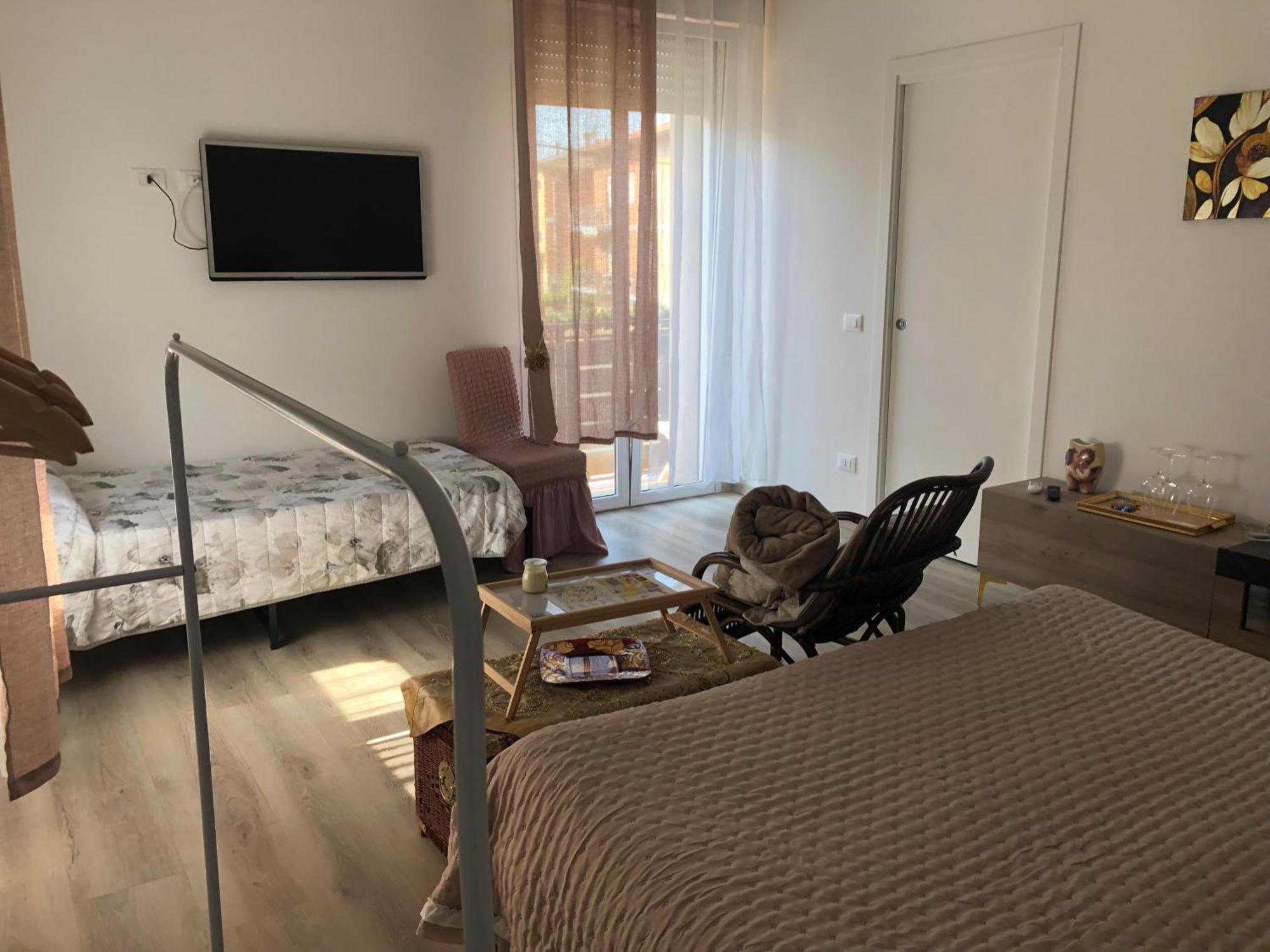 R&B Midora Modena Panzió Kültér fotó