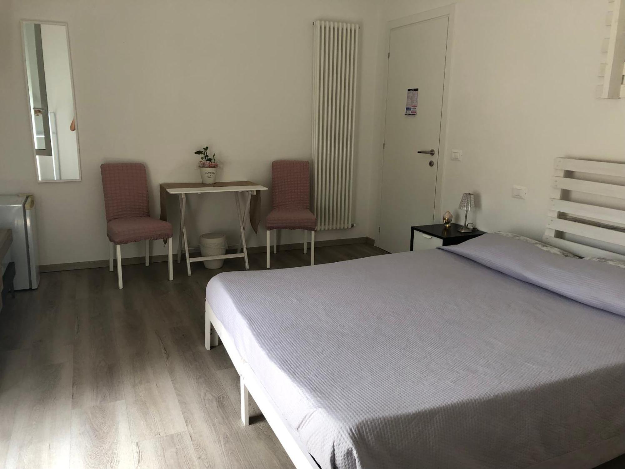 R&B Midora Modena Panzió Kültér fotó